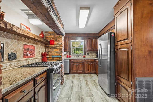 239 GOLF COURSE Road, Maiden, NC 28650