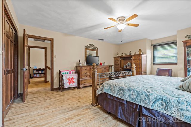 239 GOLF COURSE Road, Maiden, NC 28650