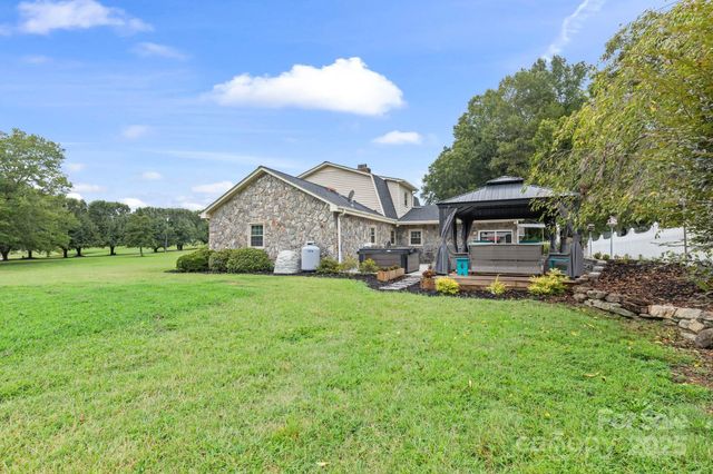 239 GOLF COURSE Road, Maiden, NC 28650