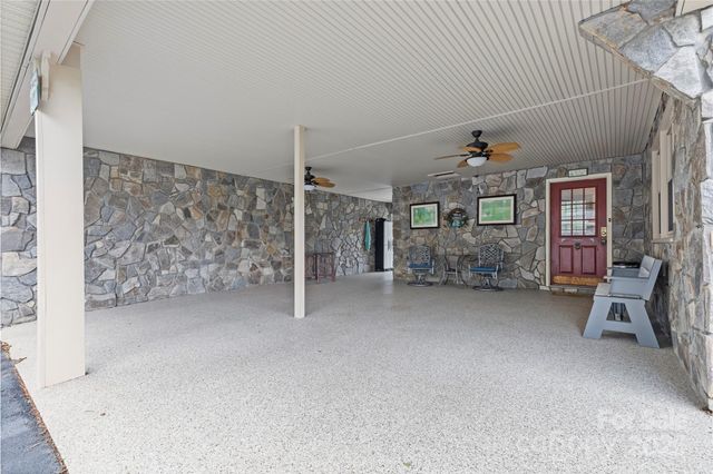 239 GOLF COURSE Road, Maiden, NC 28650