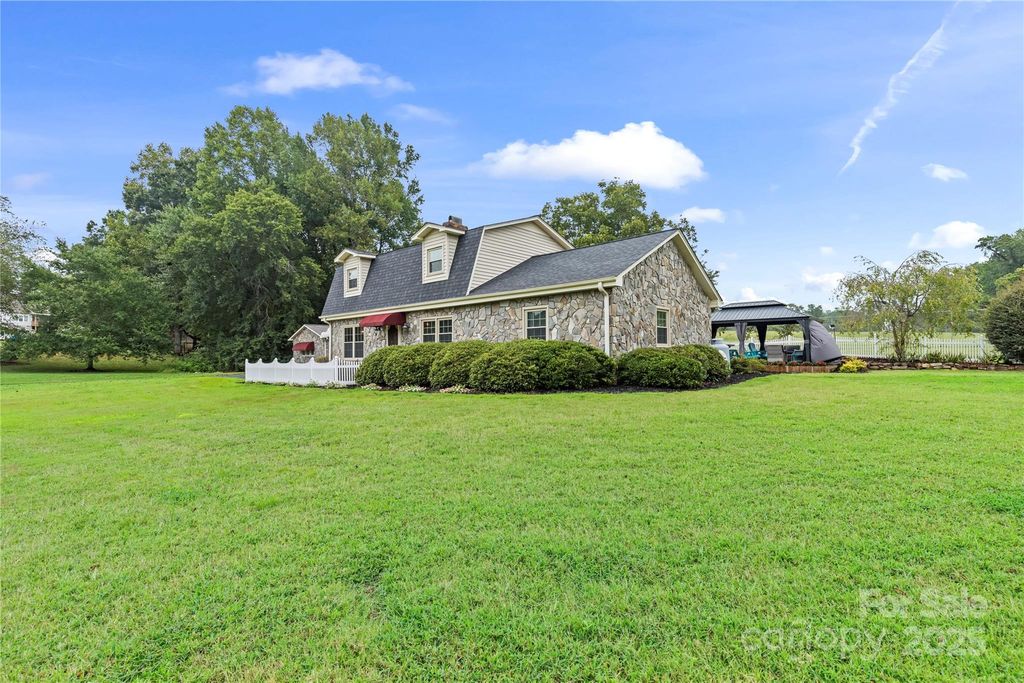 239 GOLF COURSE Road, Maiden, NC 28650