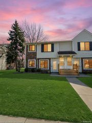 17438 Utica Oaks Lane 16, Roseville, MI 48066