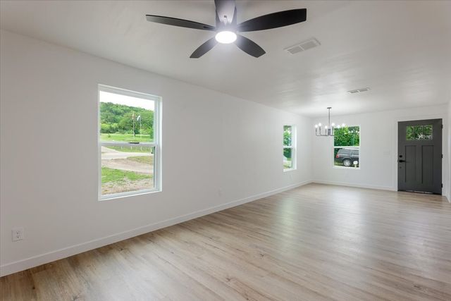 1202 SW 11th Avenue, Mineral Wells, TX 76067