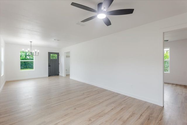 1202 SW 11th Avenue, Mineral Wells, TX 76067