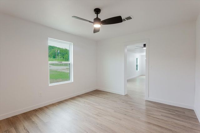 1202 SW 11th Avenue, Mineral Wells, TX 76067