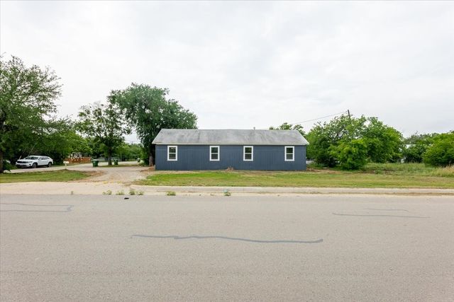 1202 SW 11th Avenue, Mineral Wells, TX 76067