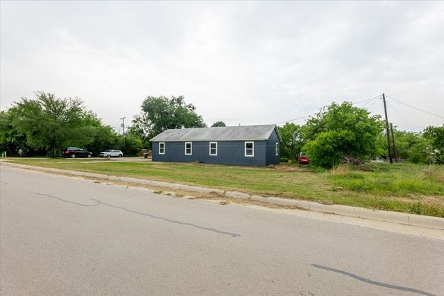 1202 SW 11th Avenue, Mineral Wells, TX 76067