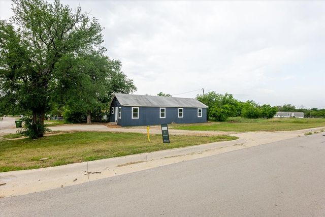 1202 SW 11th Avenue, Mineral Wells, TX 76067