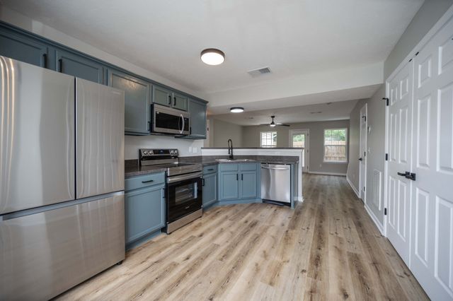 4004 George Buchanan Dr, La Vergne, TN 37086