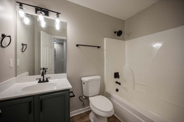 4004 George Buchanan Dr, La Vergne, TN 37086