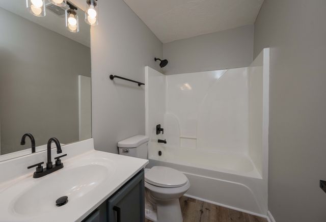 4004 George Buchanan Dr, La Vergne, TN 37086