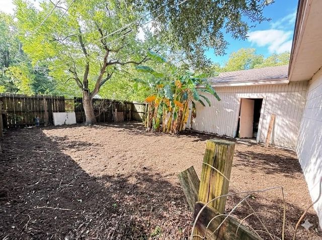 101 17th Avenue N, Texas City, TX 77590