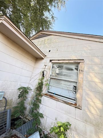 101 17th Avenue N, Texas City, TX 77590