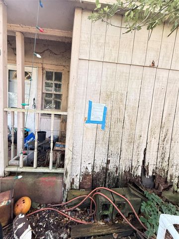 101 17th Avenue N, Texas City, TX 77590