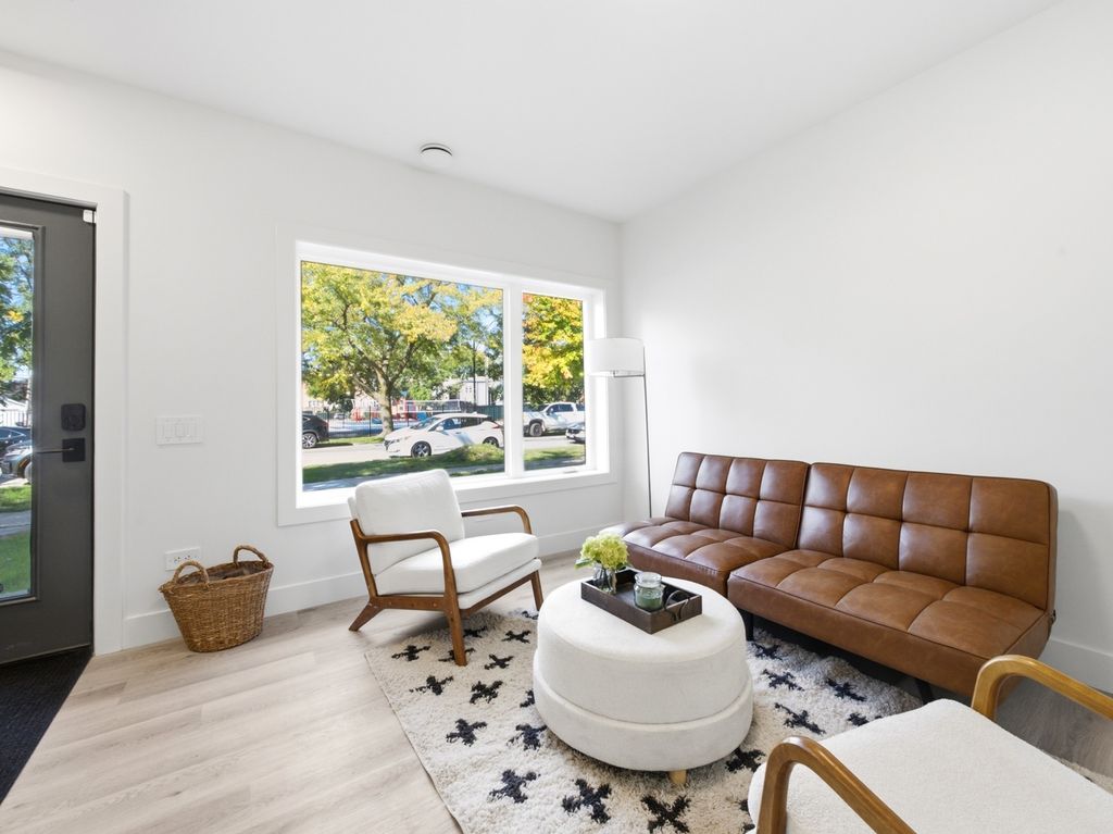 611 N Lawndale Avenue, Chicago, IL 60624 — photo 2