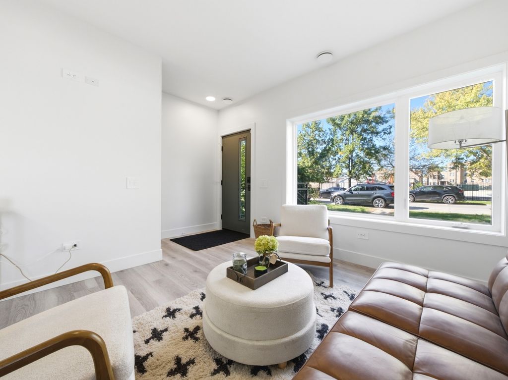 611 N Lawndale Avenue, Chicago, IL 60624 — photo 3