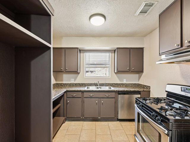 4710 Pine Street, Seabrook, TX 77586