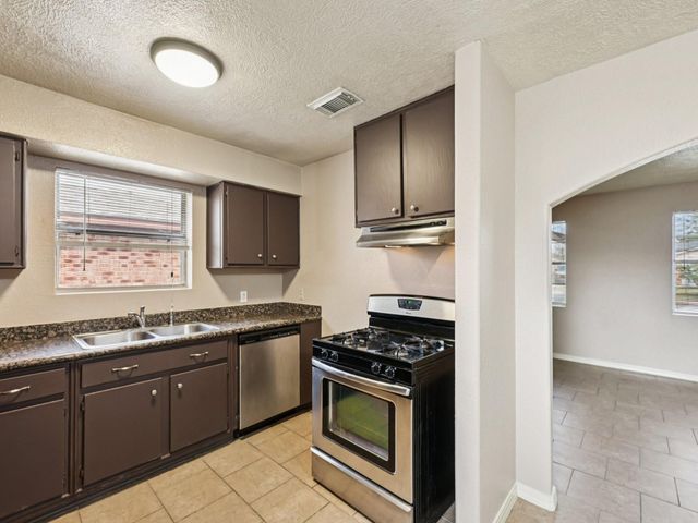 4710 Pine Street, Seabrook, TX 77586