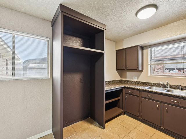 4710 Pine Street, Seabrook, TX 77586