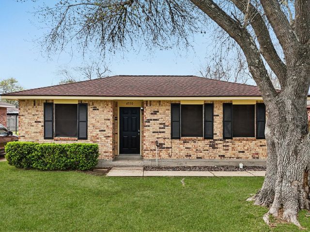 4710 Pine Street, Seabrook, TX 77586