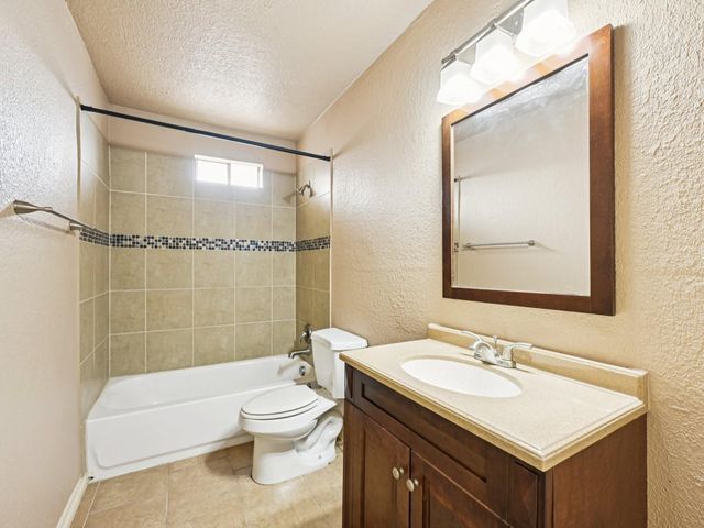 4710 Pine Street, Seabrook, TX 77586