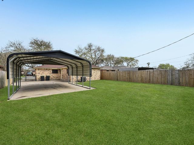 4710 Pine Street, Seabrook, TX 77586