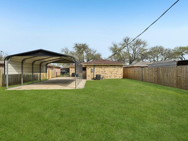 4710 Pine Street, Seabrook, TX 77586