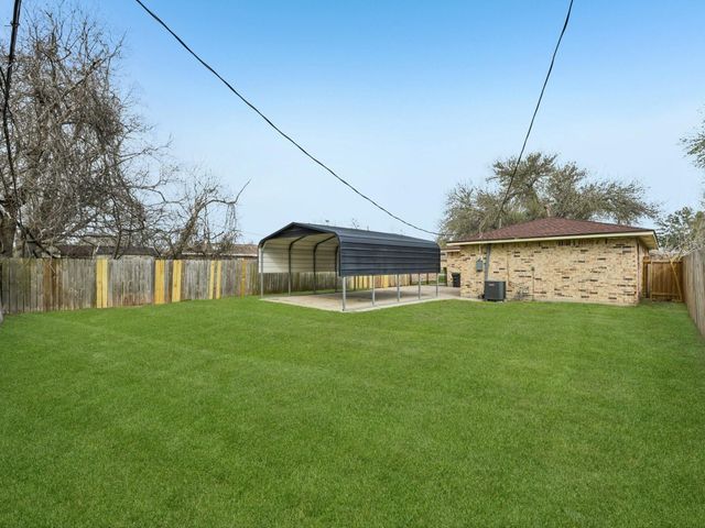 4710 Pine Street, Seabrook, TX 77586