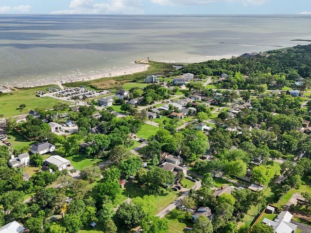 4710 Pine Street, Seabrook, TX 77586
