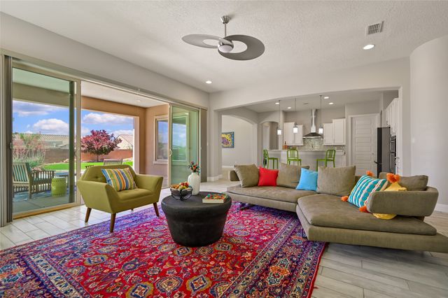 4718 Lluvia Encantada, Santa Fe, NM 87507