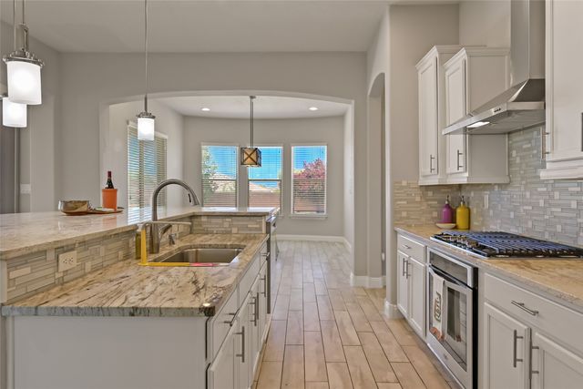 4718 Lluvia Encantada, Santa Fe, NM 87507
