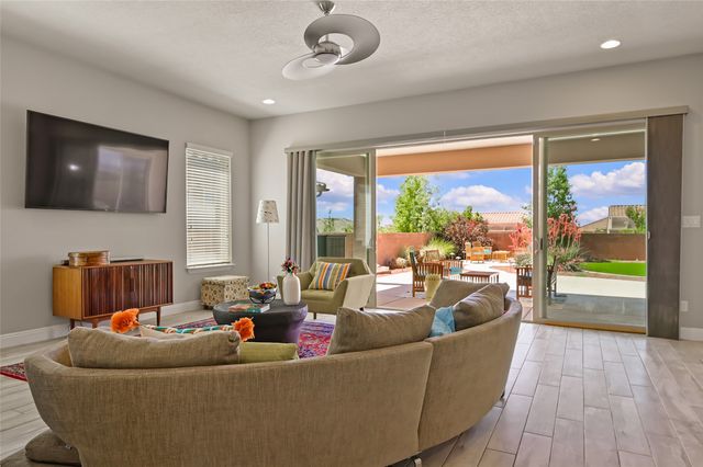 4718 Lluvia Encantada, Santa Fe, NM 87507