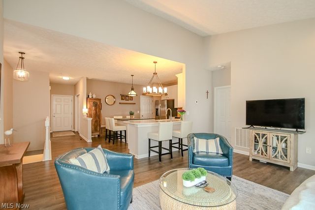 9072 Devonshire Drive, Olmsted Falls, OH 44138