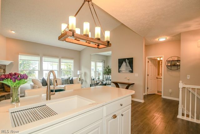 9072 Devonshire Drive, Olmsted Falls, OH 44138