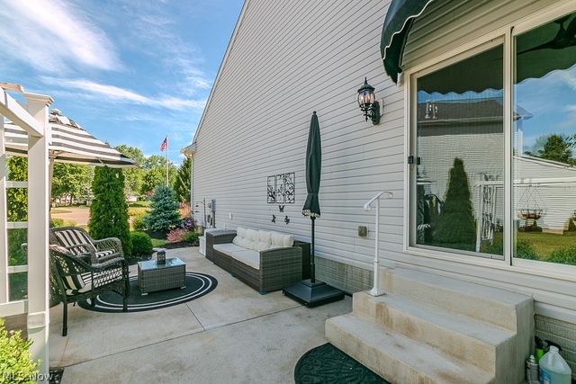 9072 Devonshire Drive, Olmsted Falls, OH 44138