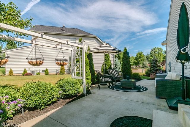 9072 Devonshire Drive, Olmsted Falls, OH 44138