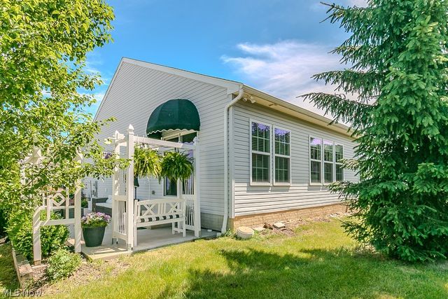 9072 Devonshire Drive, Olmsted Falls, OH 44138
