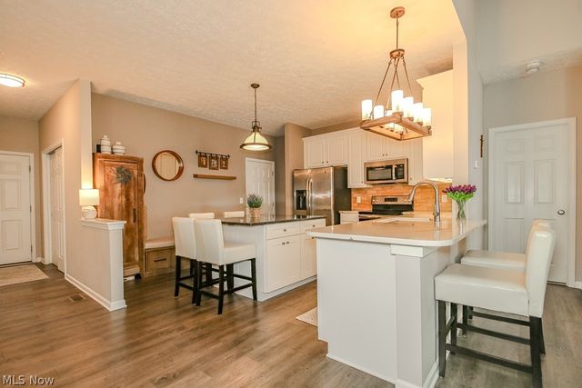 9072 Devonshire Drive, Olmsted Falls, OH 44138