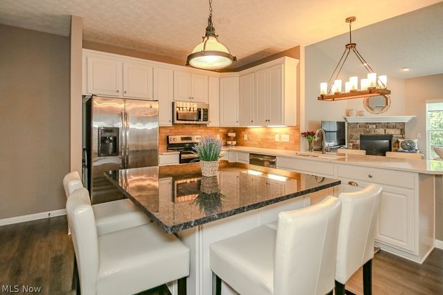 9072 Devonshire Drive, Olmsted Falls, OH 44138