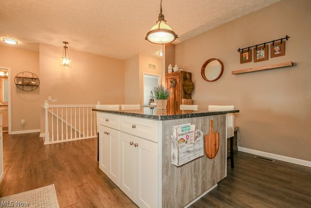 9072 Devonshire Drive, Olmsted Falls, OH 44138