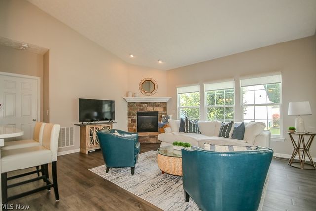 9072 Devonshire Drive, Olmsted Falls, OH 44138