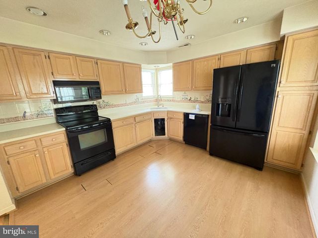 410 ELDERBERRY CT, Mount Laurel, NJ 08054
