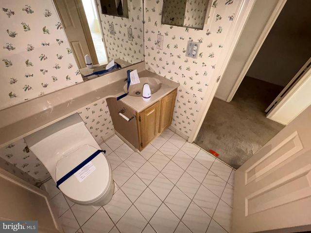 410 ELDERBERRY CT, Mount Laurel, NJ 08054