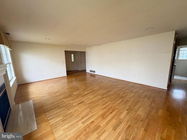 410 ELDERBERRY CT, Mount Laurel, NJ 08054