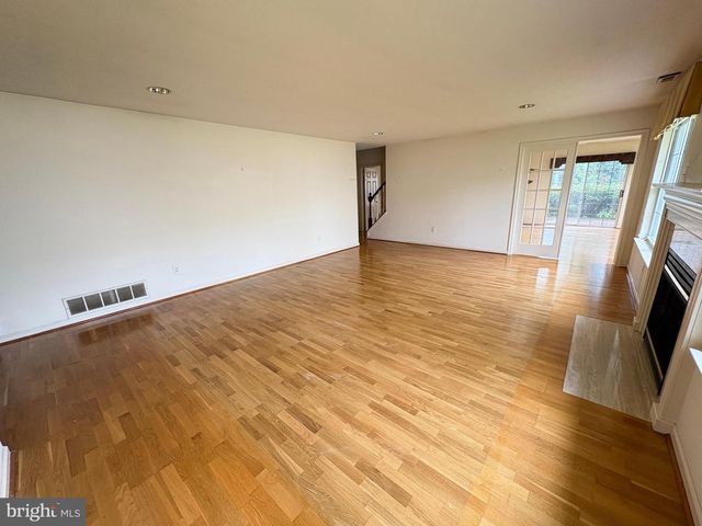 410 ELDERBERRY CT, Mount Laurel, NJ 08054