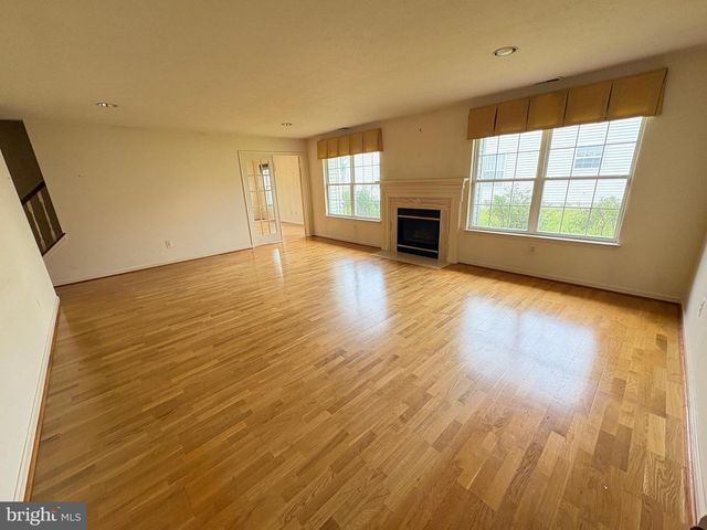410 ELDERBERRY CT, Mount Laurel, NJ 08054