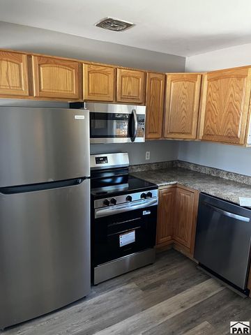 1702 Englewood Dr, Pueblo, CO 81005