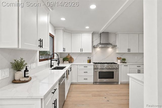 1496 Chesterfield Avenue, Birmingham, MI 48009
