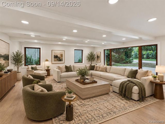 1496 Chesterfield Avenue, Birmingham, MI 48009