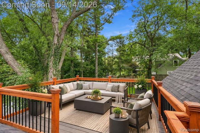1496 Chesterfield Avenue, Birmingham, MI 48009